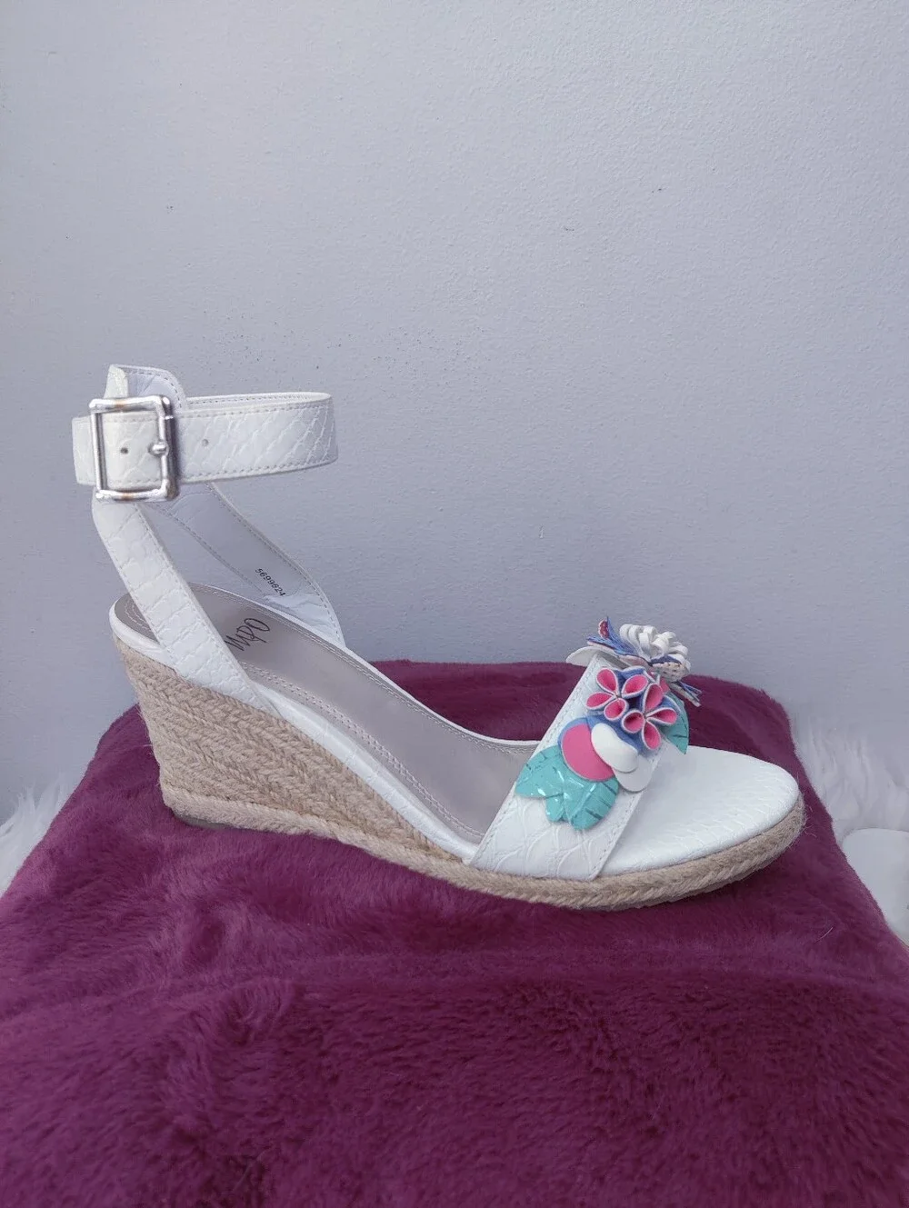 Impo White Floral Espadrille Wedge Sandals Ankle Strap Size 9M Croc Faux Leather